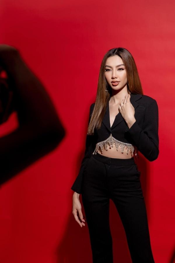 Hoa hậu Thùy Tiên 4 lần đụng hàng Đỗ Thị Hà: Ai thắng?-6