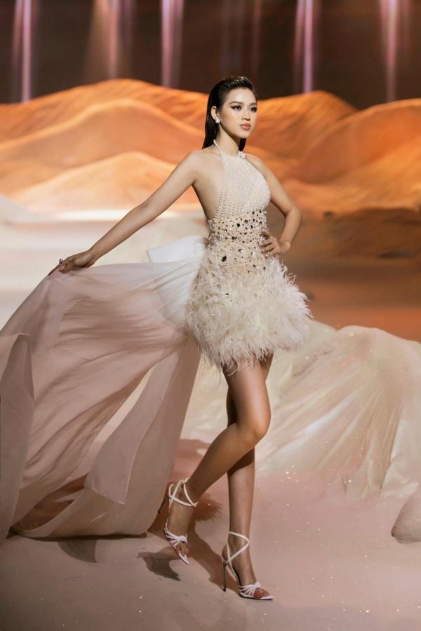 Hoa hậu Thùy Tiên 4 lần đụng hàng Đỗ Thị Hà: Ai thắng?-3