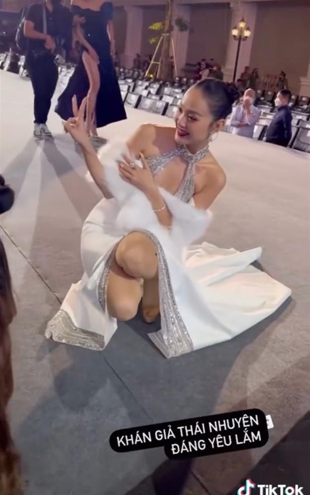 Minh Hằng lên ảnh được tung hô còn camera thường sẽ thế nào?-6