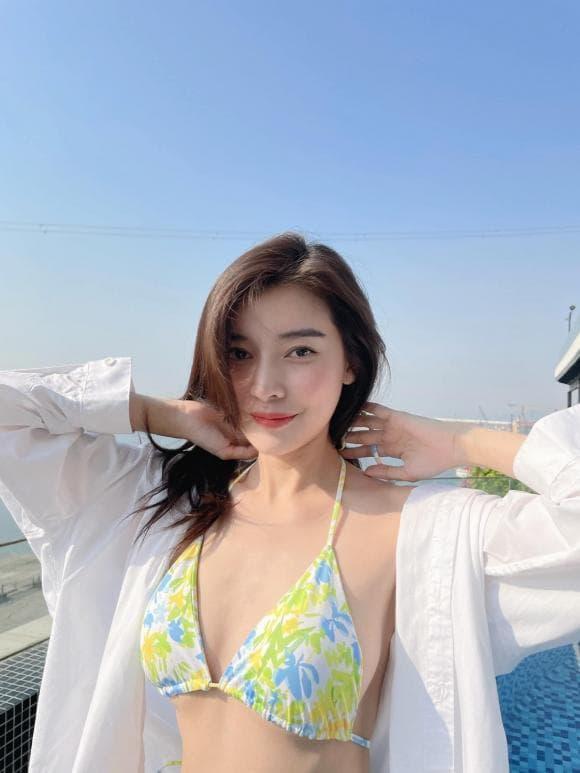 Cao Thái Hà phô phang đường cong chữ S cực đỉnh với bikini-8