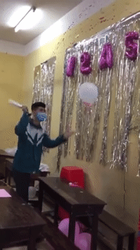 Nam sinh dở thói côn đồ trong lớp, nguyên nhân ngã ngửa-2