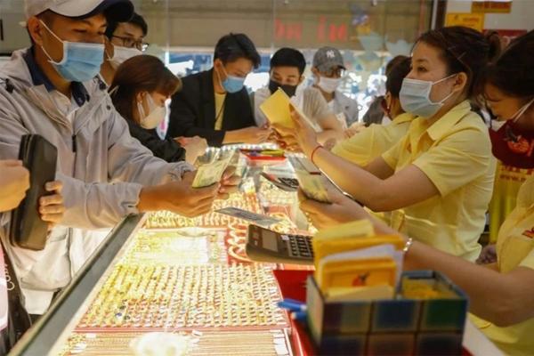 Người mua lỗ gần 1 triệu đồng/lượng vàng SJC trong 3 ngày-1