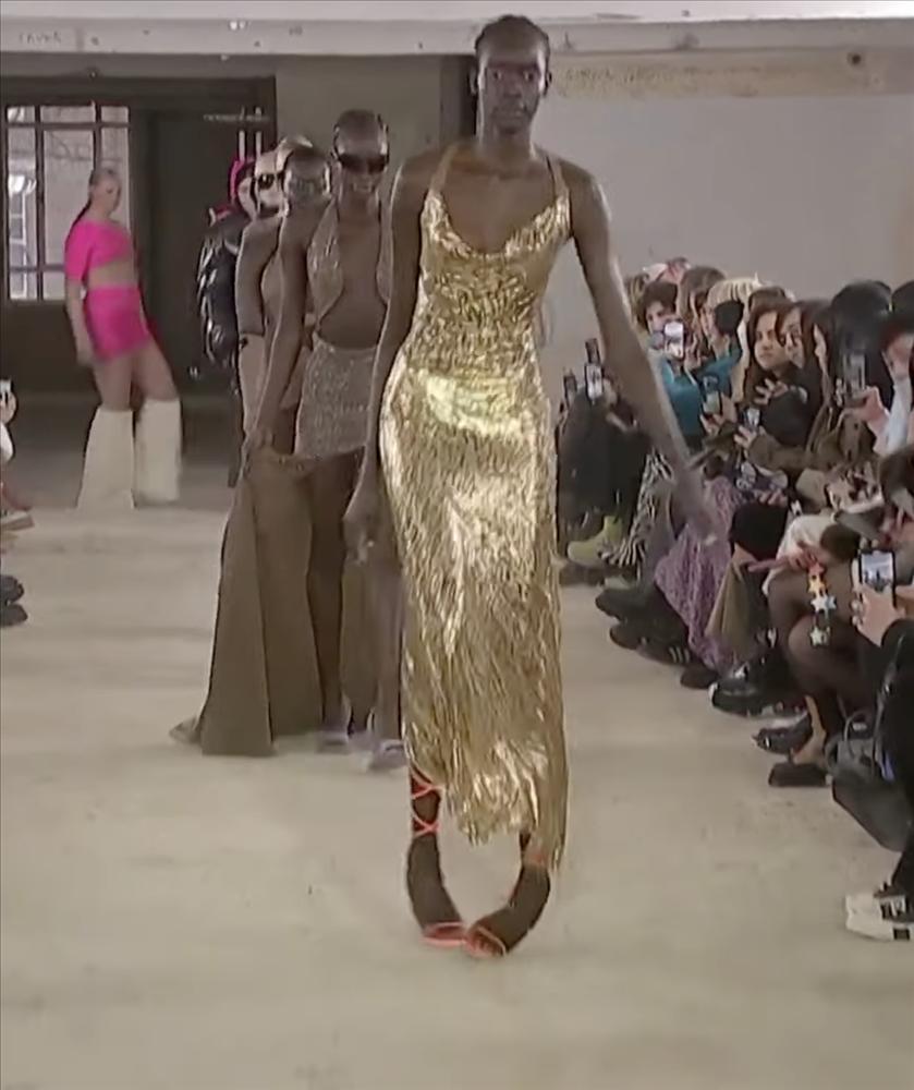 Nỗi ám ảnh giày cao của người mẫu-2