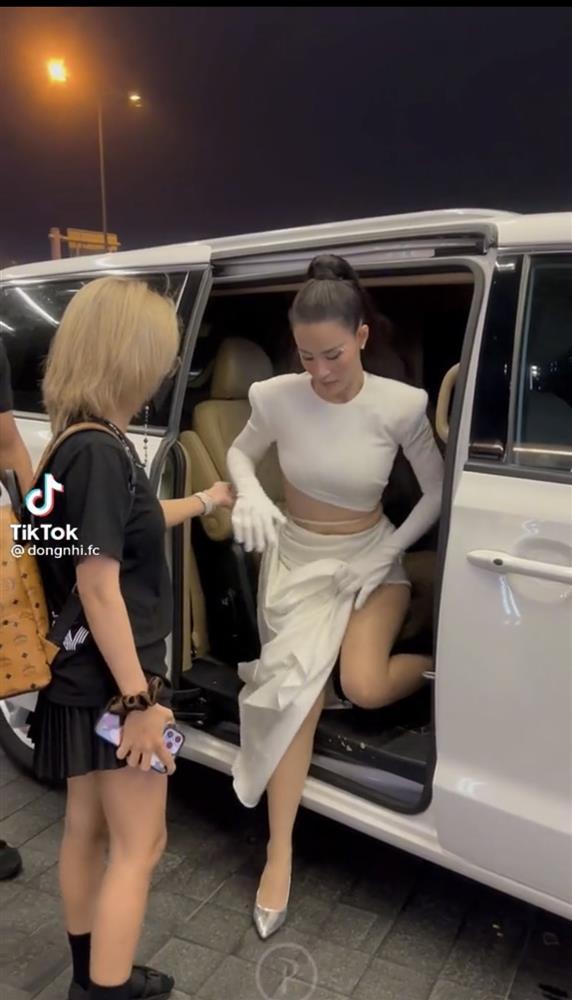 Xẻo váy Phương Trinh Jolie thành ngắn cũn, Đông Nhi suýt lộ hàng-6