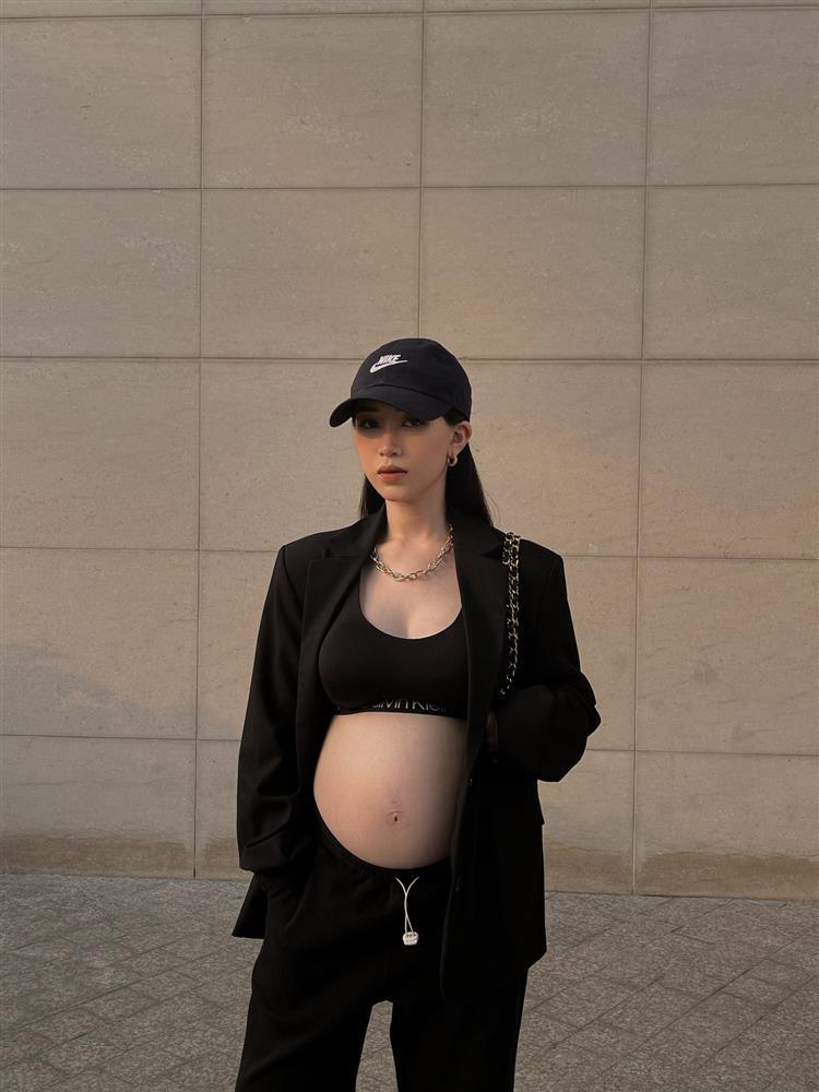 Ái nữ Minh Nhựa vác bụng bầu, thả rông lộ cả chân ngực-7