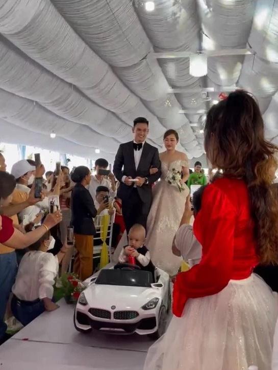 HOT: Hồ Tấn Tài có con từ 2 năm trước, giờ mới đám cưới-2