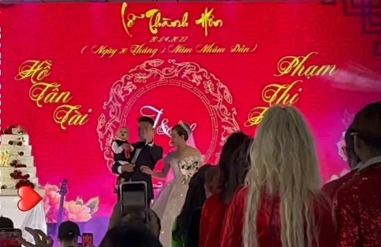 HOT: Hồ Tấn Tài có con từ 2 năm trước, giờ mới đám cưới-3