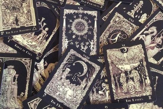 Bói bài Tarot thứ 5 ngày 21/4/2022: Áp lực đồng trang lứa