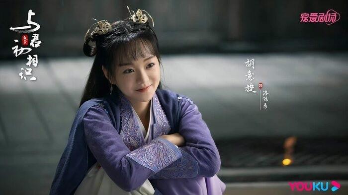 Bị ném đá vì cảnh hôn quá xấu, nam diễn viên phải livestream xin lỗi-4