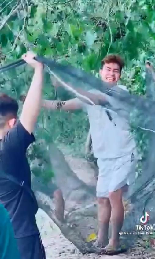 Cười không khép được miệng thanh niên hái quả kiểu cục súc-3