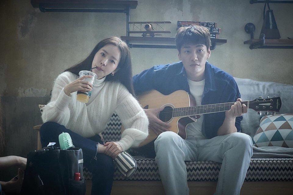 Han Ji Min và loạt trai trẻ kết đôi: Jung Hae In mong phim giả tình thật-8