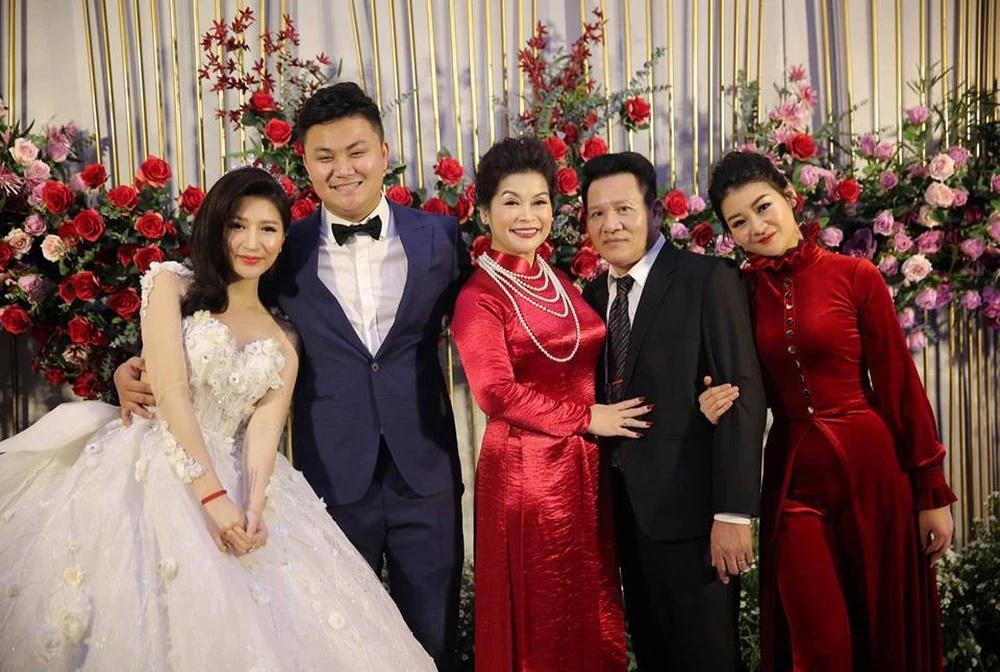 Cựu hotgirl Vân Navy: Cuộc sống giàu có, không thích hàng hiệu-4