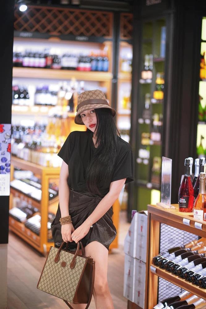 Cựu hotgirl Vân Navy: Cuộc sống giàu có, không thích hàng hiệu-7