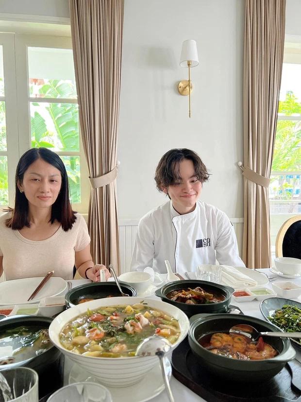 Ex-wife and contemporary wife Chi Bao ate at the same table, surprised by his attitude!-2