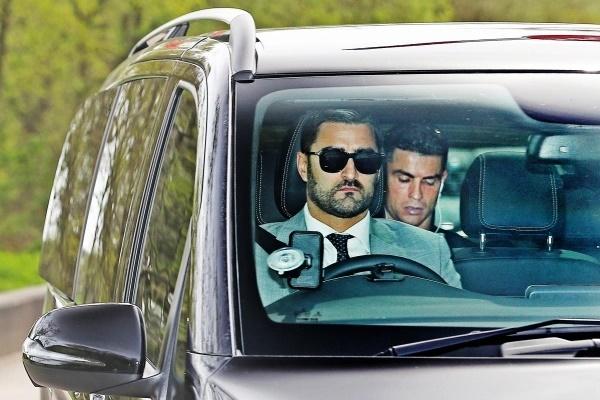 Ronaldo đón ái nữ mới sinh về nhà sau cú sốc mất con-3