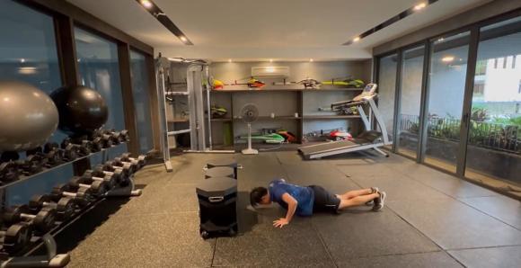Cường Đô La khoe tập gym liền bị bà xã Đàm Thu Trang cà khịa-2
