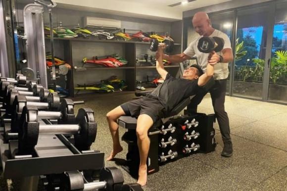 Cường Đô La khoe tập gym liền bị bà xã Đàm Thu Trang cà khịa-8