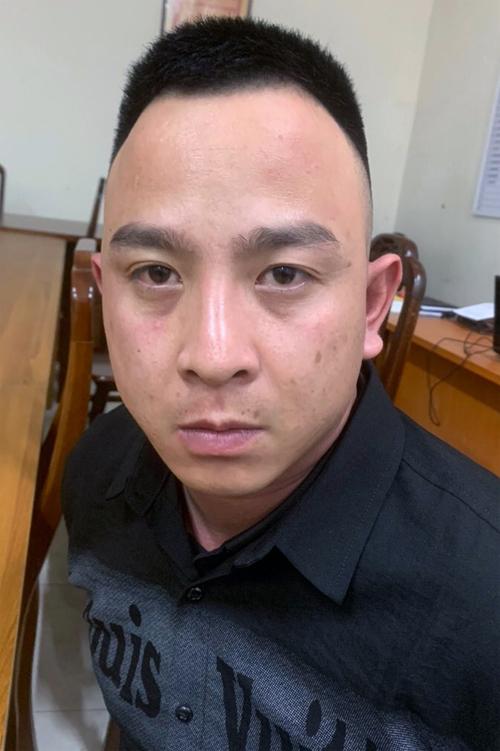 Bà bầu 8 tháng nhảy vọt qua tủ kính truy bắt kẻ cướp tiệm vàng-1