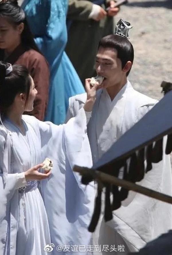 Triệu Lộ Tư nhái cả showbiz: Mượn đồ Cúc Tịnh Y, bắt chước Nhiệt Ba - Cảnh Điềm-8