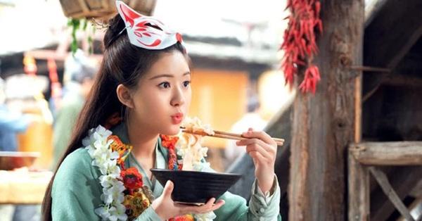 Triệu Lộ Tư nhái cả showbiz: Mượn đồ Cúc Tịnh Y, bắt chước Nhiệt Ba - Cảnh Điềm-12