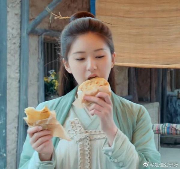 Triệu Lộ Tư nhái cả showbiz: Mượn đồ Cúc Tịnh Y, bắt chước Nhiệt Ba - Cảnh Điềm-13