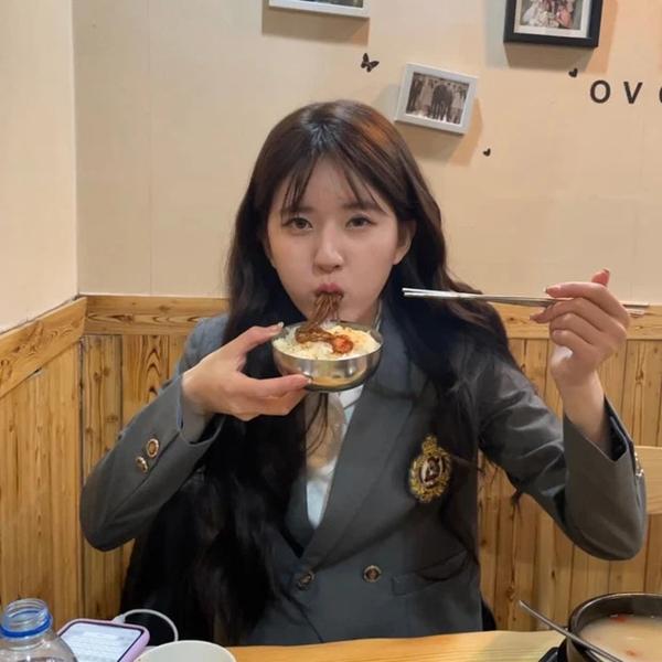 Triệu Lộ Tư nhái cả showbiz: Mượn đồ Cúc Tịnh Y, bắt chước Nhiệt Ba - Cảnh Điềm-14