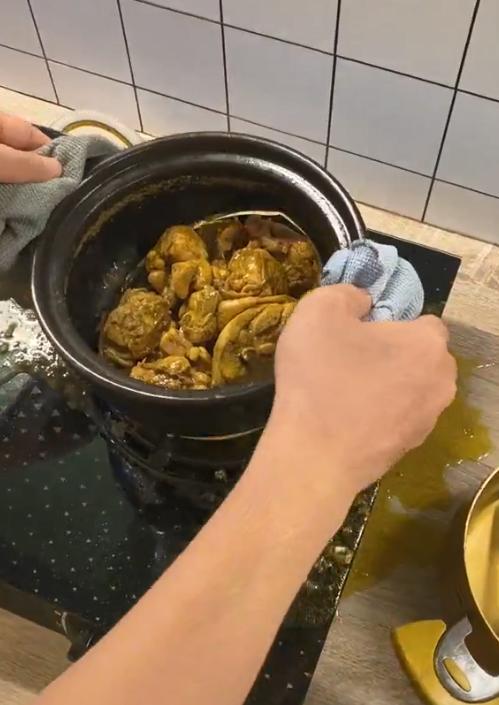 Hí hửng làm món gà kho, cô gái đứng hình khi chiếc nồi đất gặp nạn-2