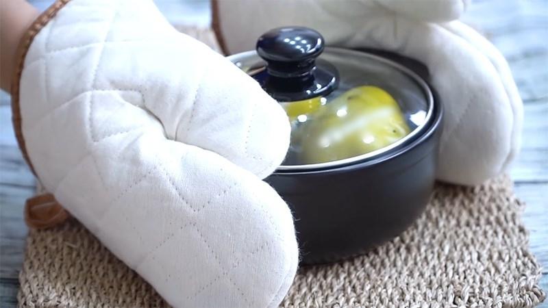 Hí hửng làm món gà kho, cô gái đứng hình khi chiếc nồi đất gặp nạn-7