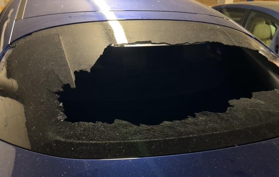 Tuấn Hưng bị trộm đập nát xe, khoắng sạch đồ khi đang ở Anh-2