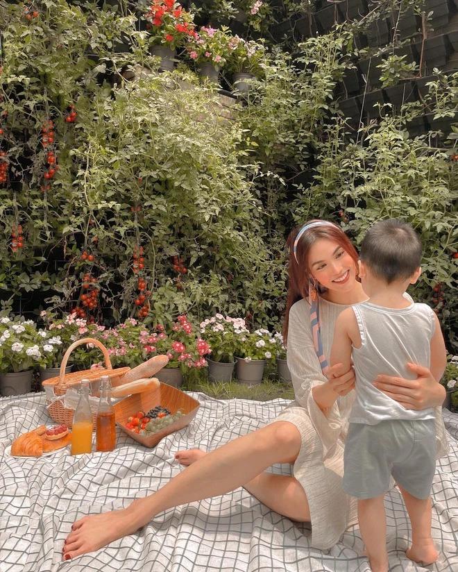 Quý tử Lan Khuê mới 2 tuổi đã tự mix đồ xịn như fashionista-7