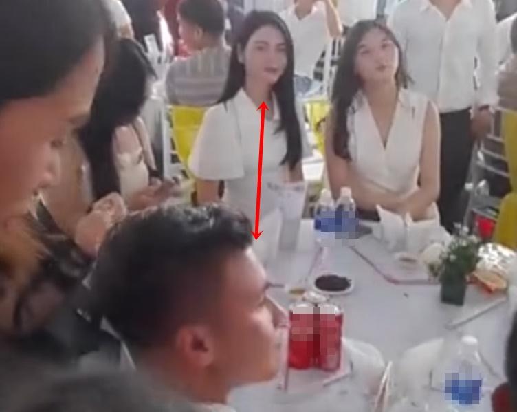 Bất ngờ danh tính cô gái nhường hoa cưới cho Hòa Minzy-5