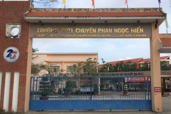 Xôn xao Hiệu phó bắt học sinh ăn thức ăn đã quăng vào thùng rác-1