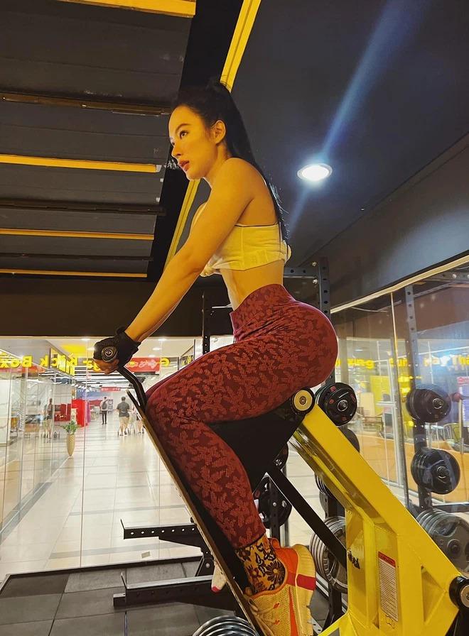 Angela Phương Trinh khiến netizen tái mặt vì cảnh tập gym-6
