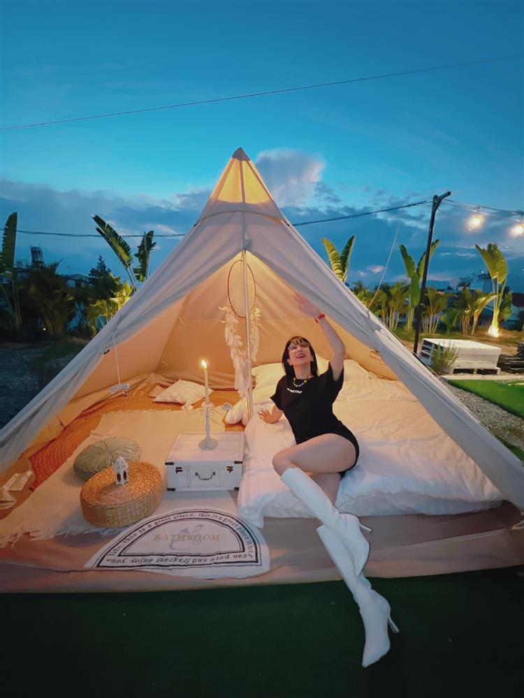 Ngoại hình cậu út nhà Phạm Hương khi tròn 9 tháng tuổi-14