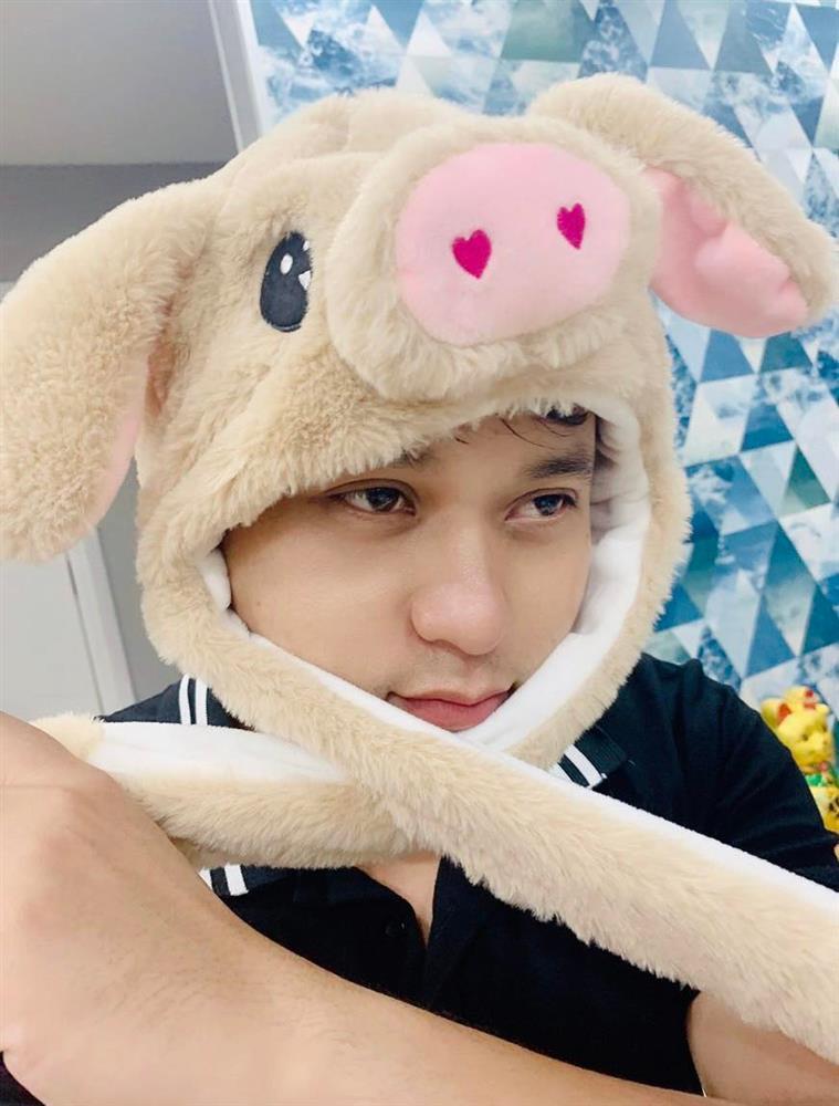 Ngoại hình cậu út nhà Phạm Hương khi tròn 9 tháng tuổi-5