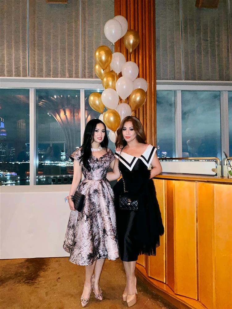 Ngoại hình cậu út nhà Phạm Hương khi tròn 9 tháng tuổi-8