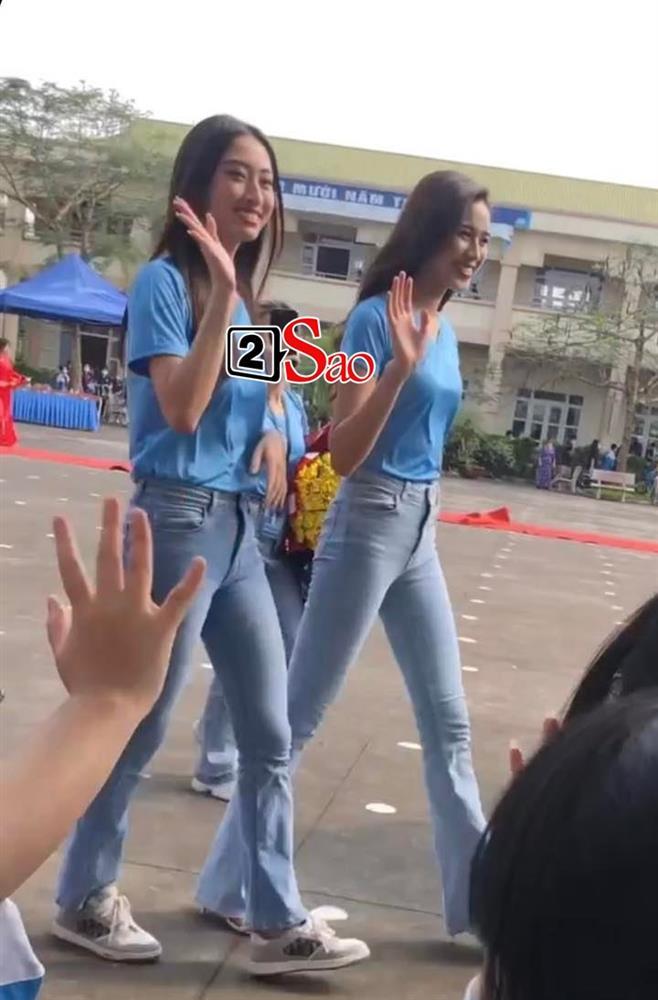 Đôi chân 1m22 của Lương Thùy Linh ngắn tủn khi so với Đỗ Thị Hà-2