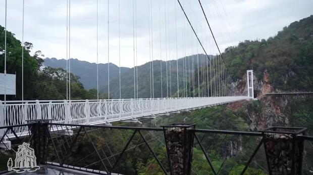 Vietnam is about to have the world's longest walking glass bridge, feel free to check-in-4