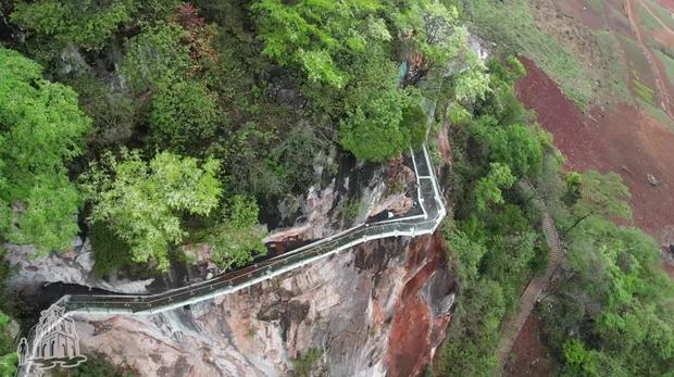 Vietnam is about to have the world's longest walking glass bridge, feel free to check-in-5