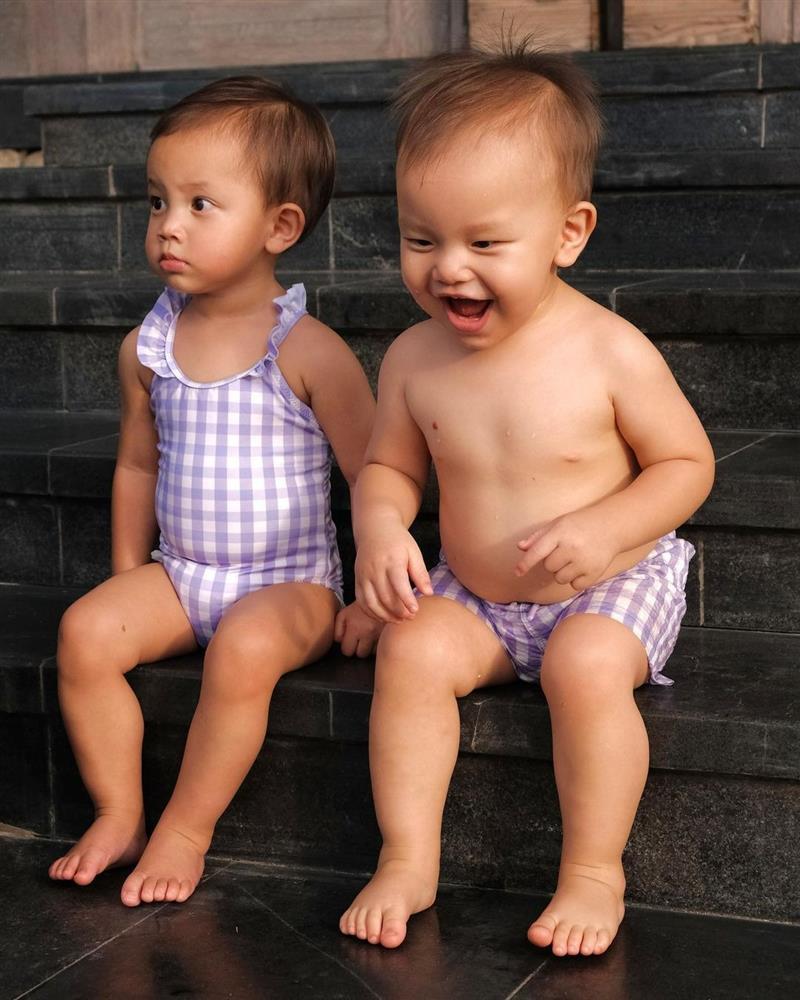 2 con Hồ Ngọc Hà thơm nhau rồi quay mặt thẹn ơi là thẹn-14