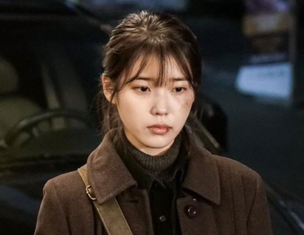 7 diễn viên dám thay đổi hình tượng: IU và Han So Hee khiến antifan phải ngậm miệng-2