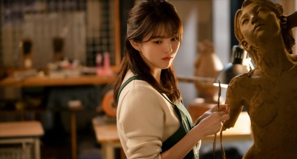 7 diễn viên dám thay đổi hình tượng: IU và Han So Hee khiến antifan phải ngậm miệng-5