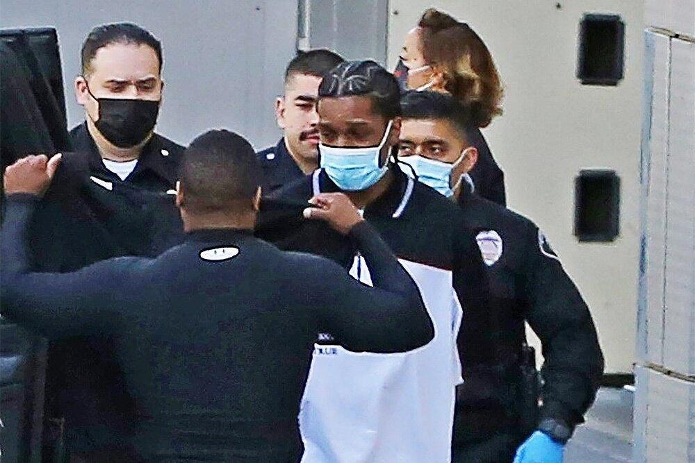 Rihanna khóc không ngừng khi bạn trai bị bắt-3