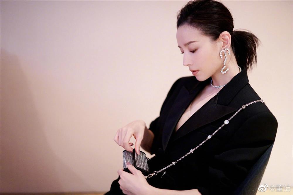 Cuộc sống hiện tại của Đổng Khiết - người đàn bà bị ghét nhất Cbiz-4