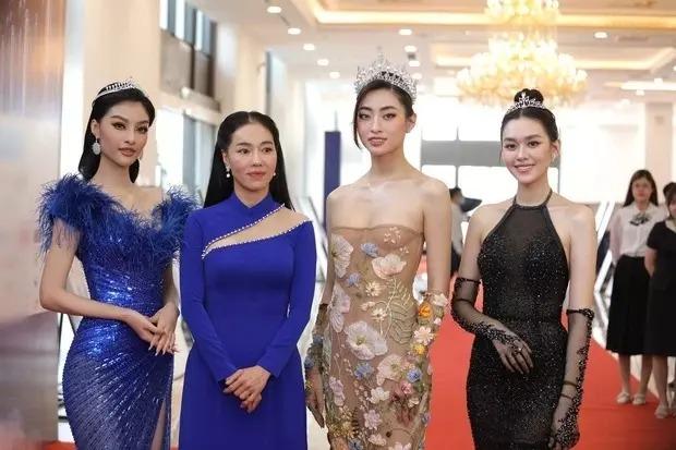 Lương Thùy Linh mặc như không, ảnh cam thường mới hốt-6