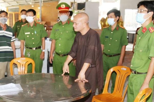 Quản lý quán karaoke bắt giữ, đánh đập khách, bỏ ở khu đất trống-2