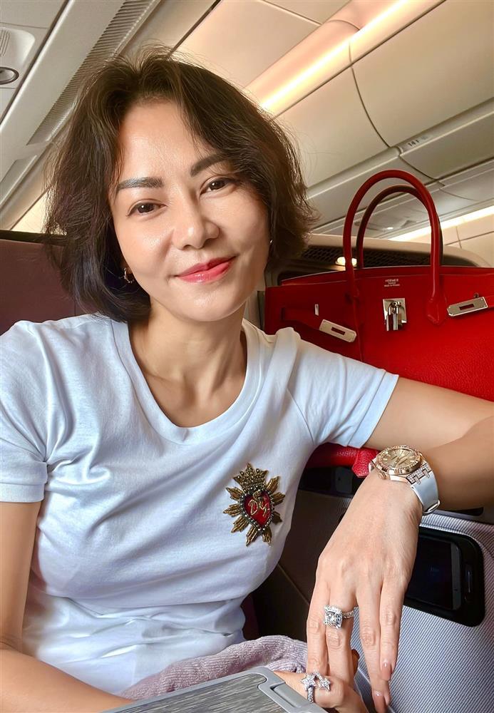 The rich husband loves to pamper runner-up Thanh Tu on his 12th birthday