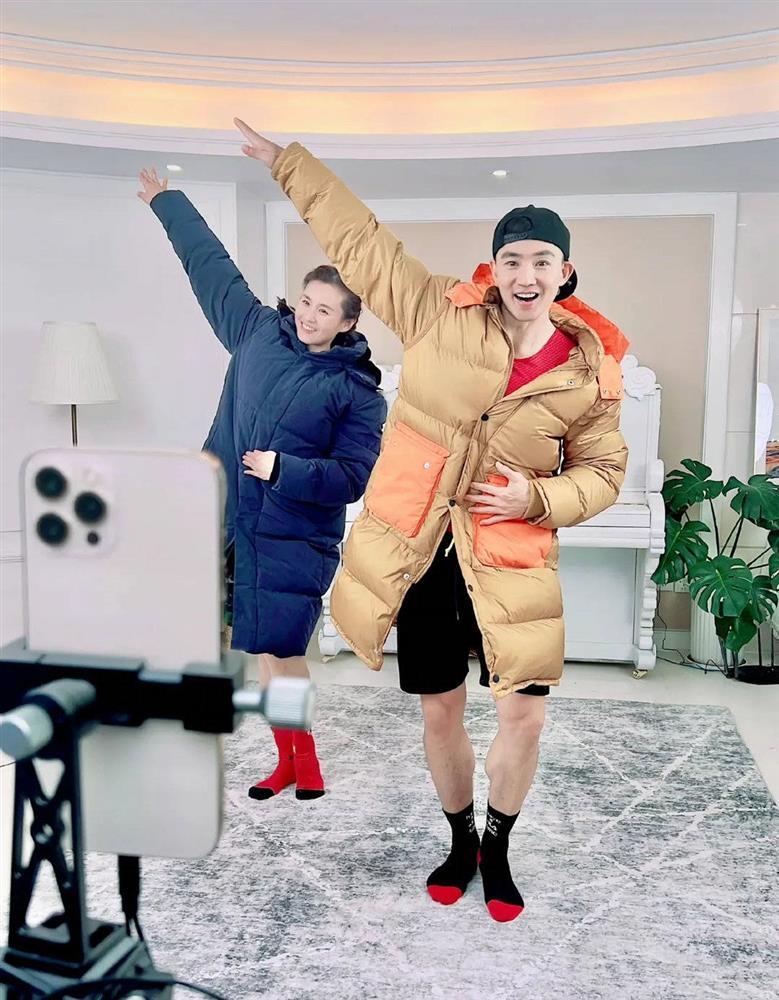 Ngôi sao hết thời trở thành nhân vật hot nhất Cbiz đầu 2022-4