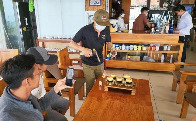 Người bán ly cà phê đắt nhất Việt Nam bị xử phạt 19 triệu đồng-1