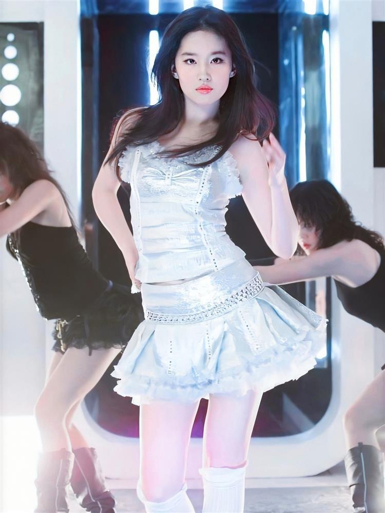 Ít ai biết Lưu Diệc Phi từng đi hát, nhan sắc khi ấy choáng ngợp-4